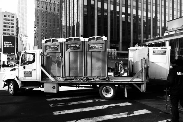 Best Portable toilet rental cost  in Emmetsburg, IA